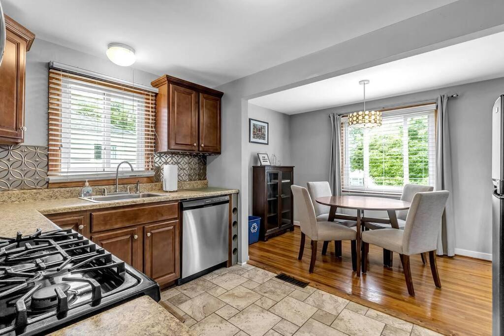 Gorgeous 2 Queen Bedroom Apartment In North Buffalo With 70 Inch Tv Exterior foto